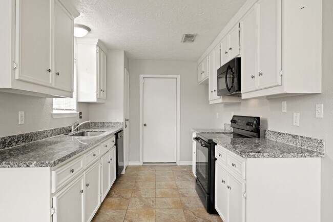 Building Photo - 5834 Fallengate Dr