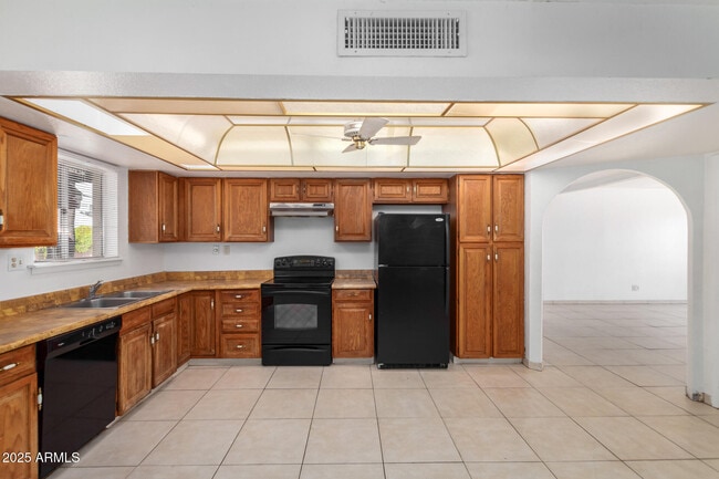 Building Photo - 1348 E Broadmor Dr