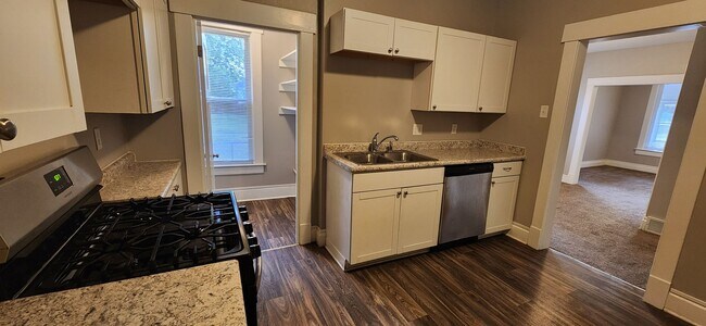 Building Photo - Spacious corner lot home with great natural light!
