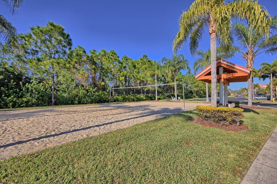 Building Photo - 3695 Island Club Dr