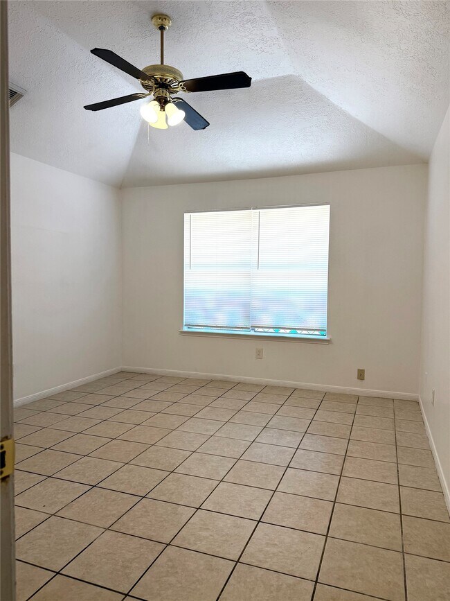 Building Photo - 9035 Waving Fields Dr