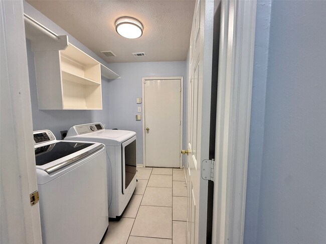Building Photo - 14802 Bellflora Ct