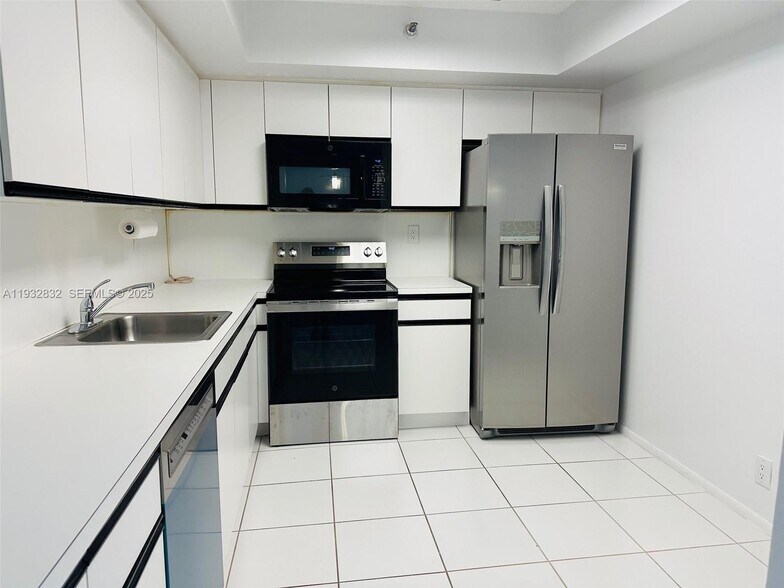 Building Photo - 19101 NE 36th Ct