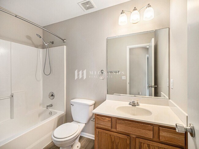 Building Photo - Springhill Multi-Level