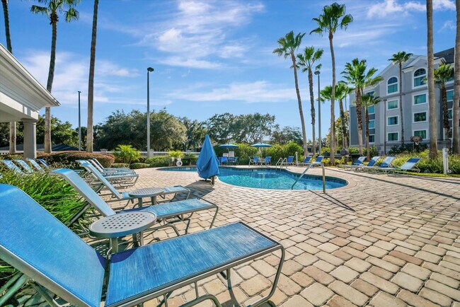 Building Photo - 8303 Palm Pkwy