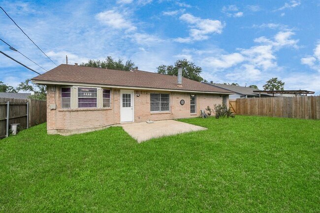 Building Photo - 2410 Manila Ln