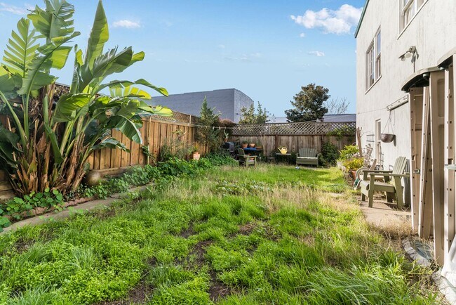 Building Photo - 2432 Webb Ave