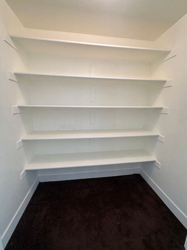 Building Photo - GORGEOUS Home!!!!