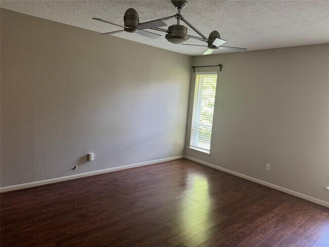 Building Photo - 16407 Havenhurst Dr