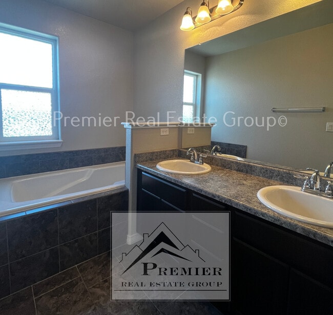 Building Photo - 9694 Silver Stirrup Dr