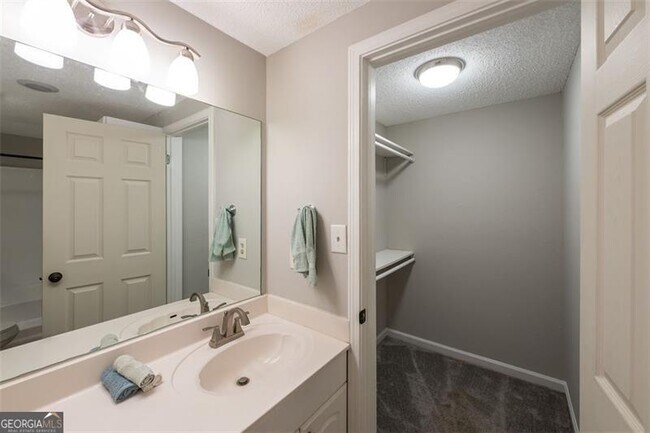 Building Photo - 3067 Steeplechase Dr