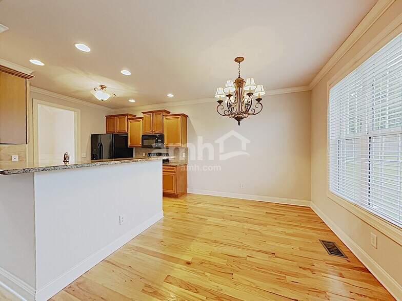 Building Photo - 4004 Crest Ridge Cv