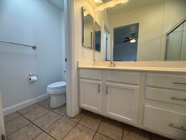 Building Photo - Spacious 2 Story Condo In Westlake Villas
