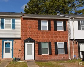 Building Photo - 2 Bedroom Townhome in Level Green