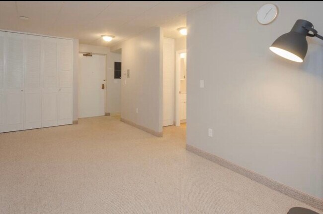 Building Photo - 179 Presidents Ln