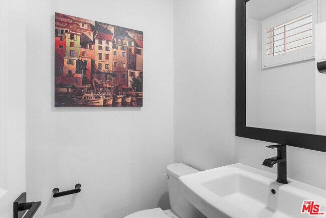 Building Photo - 749 Daniel Freeman Cir
