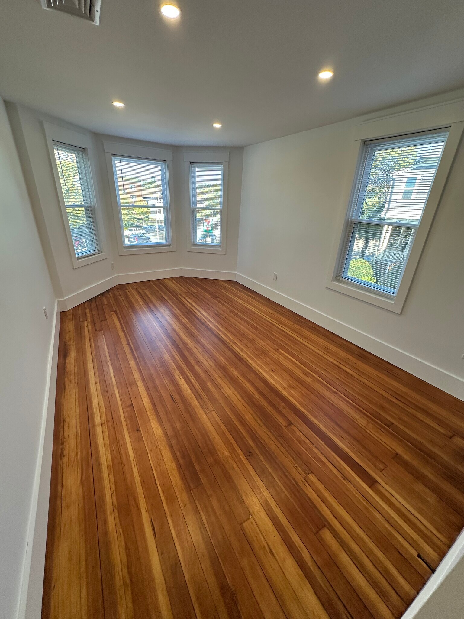 Building Photo - 452 Centre St