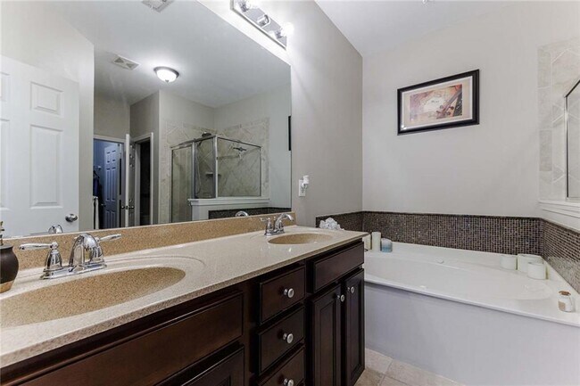 Building Photo - 2022 Cobblestone Cir NE