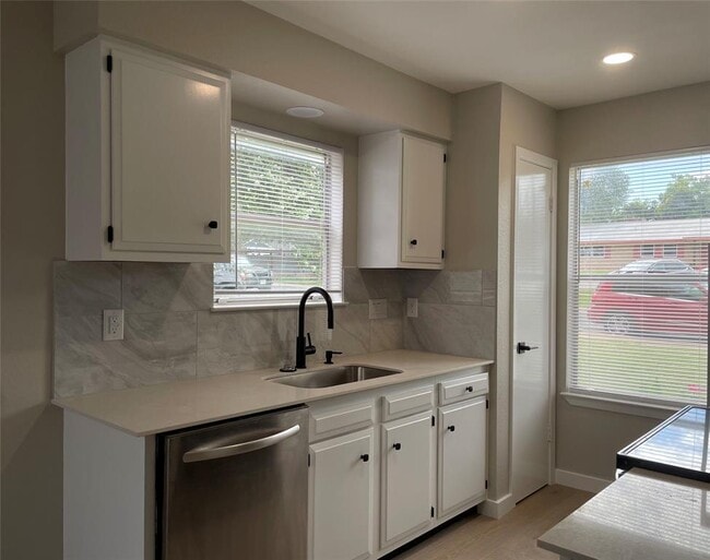 Building Photo - 8811 Cainwood Ln