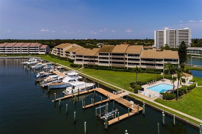 Building Photo - 2775 Kipps Colony Dr S