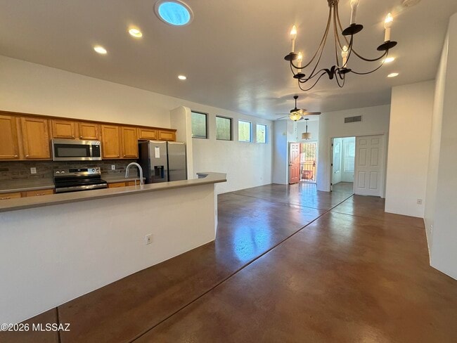 Building Photo - 1401 E English Ivy Ct