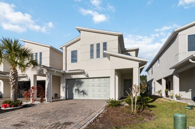 Building Photo - Like New 4/3 Townhome in Gated Community W/ Community Pool