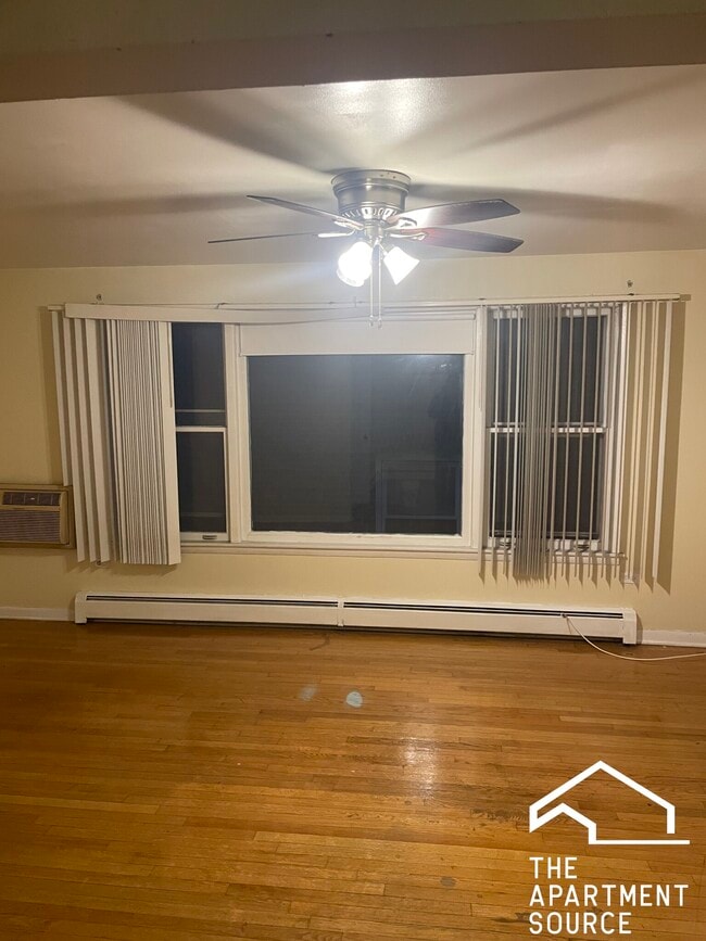 Building Photo - 7528 N Claremont Ave