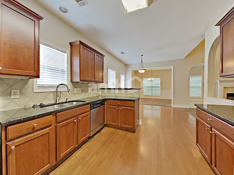 Building Photo - 2465 Hickory Station Cir