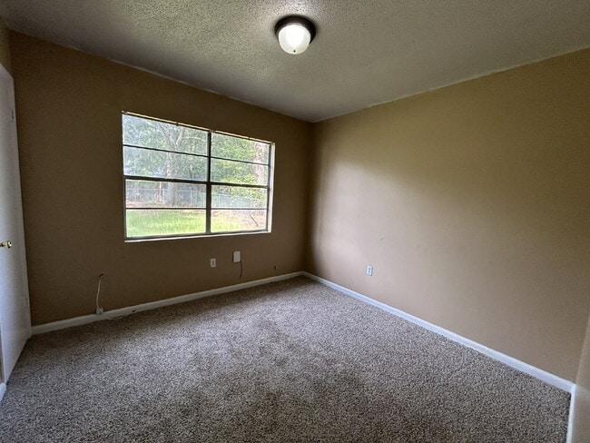 Building Photo - Duplex For Rent
