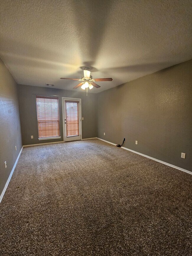 Building Photo - (4) Bed/(3) Bath in Moore with Storm Shelter! Avail NOW!!