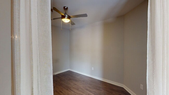 Building Photo - Studio Apartment in Melrose Heights- Close...