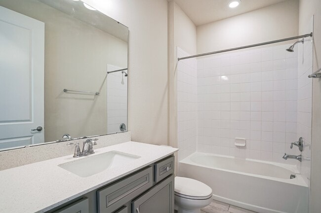 Building Photo - Charming 4-Bedroom Family Home in Serene S...