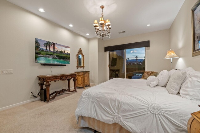 Building Photo - 727 Arrowhead Dr