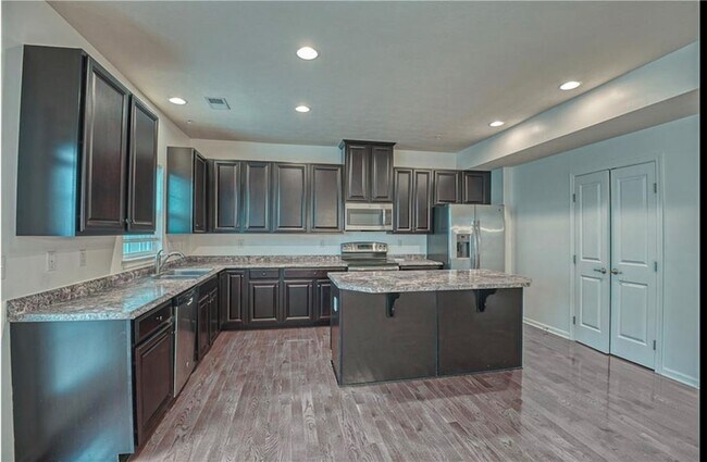 Building Photo - 403 Pointe View Dr