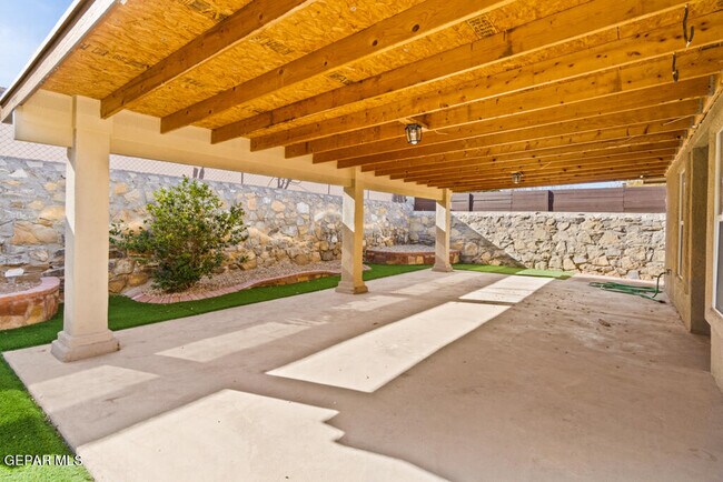 Building Photo - 14056 Tierra Venado Dr