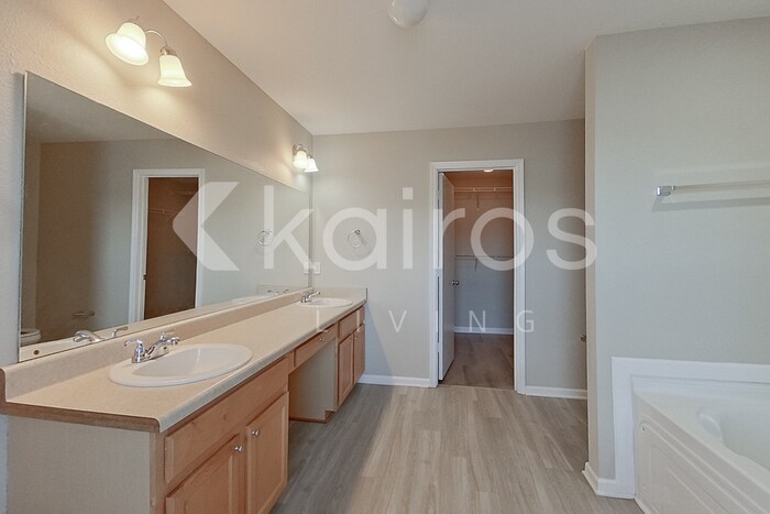 Building Photo - 100 Farmington Dr