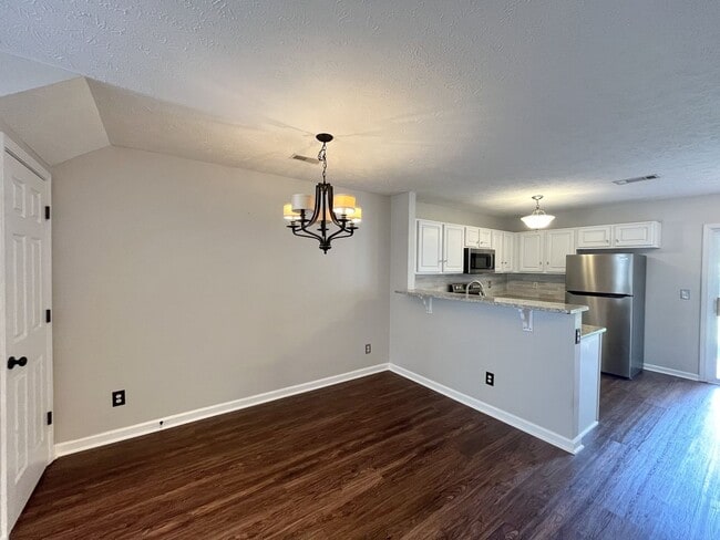 Building Photo - Townhouse in Nashboro Village!
