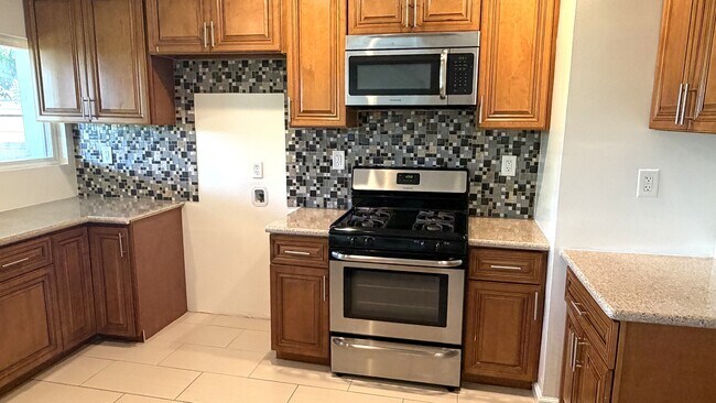 Building Photo - 3069 Hackett Ave