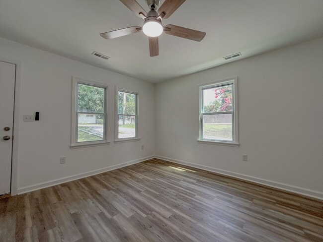 Building Photo - Modern 2BR/1.5BA Property with Renovated Interior and Unique Bonus Spaces