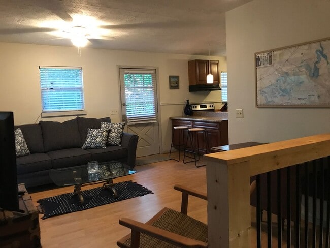 Building Photo - Lakefront Living with Stunning Views