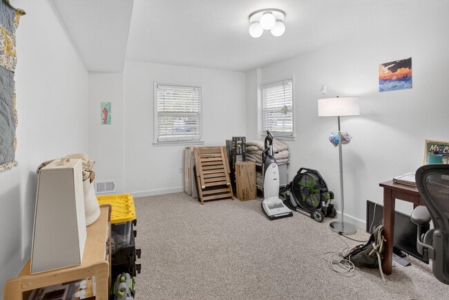 Building Photo - 5703 Cromwell Dr