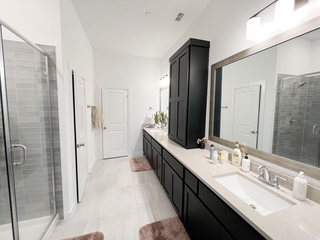 Building Photo - VIEW NOW - COMING SOON -Stunning 3-Bedroom Townhome Overlooking Greenbelt in Plano ISD 600 Collie...