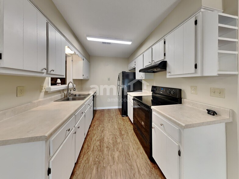 Building Photo - 3108 Sleepy Hollow Rd