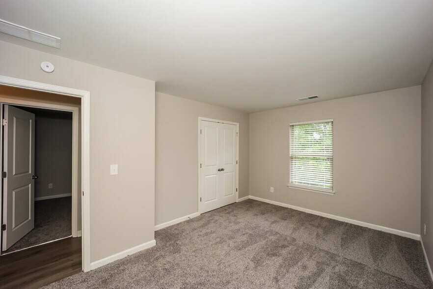 Building Photo - 7 Southwind Cir