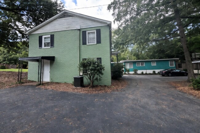 Building Photo - 290 Clisby Pl