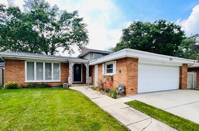 Primary Photo - 1322 N Highland Ave