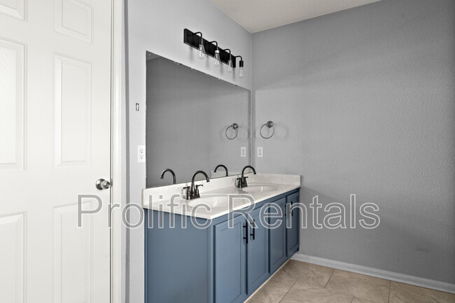 Building Photo - 3308 Catalina Dr