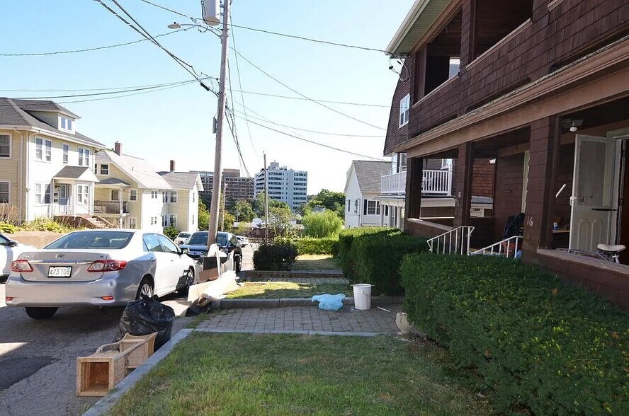 Building Photo - 16 Newport Ter