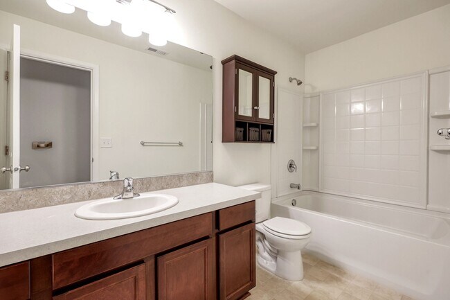 Building Photo - 4 bed plus den - easy I-5 access and JBLM commute. N Thurston School District