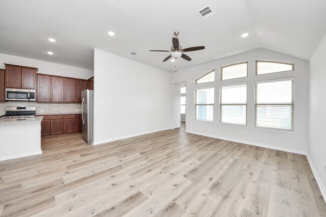 Building Photo - 165 Sunray Creek Dr